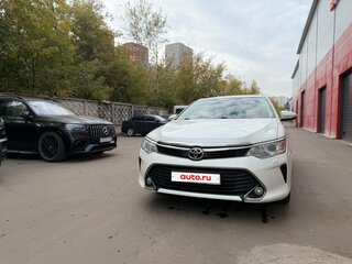 2016 Toyota Camry VII (XV50) Рестайлинг, белый, 1900000 рублей, вид 3