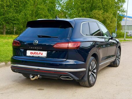 2021 Volkswagen Touareg III, чёрный, 4999000 рублей, вид 4