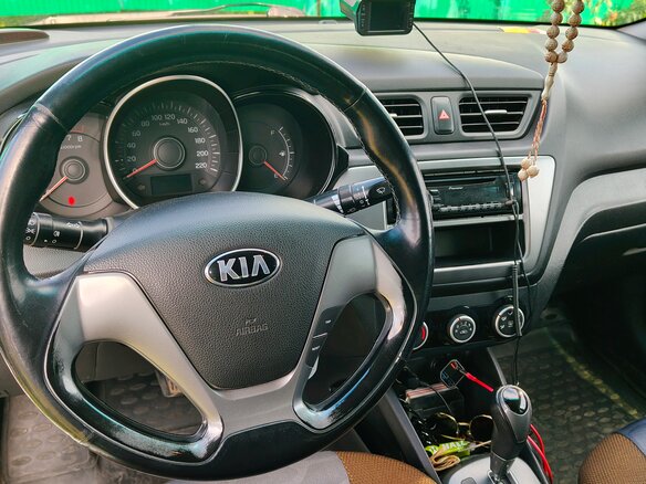 2015 Kia Rio III Рестайлинг, белый, 950000 рублей - вид 5