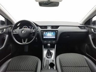 2018 Skoda Octavia III (A7) Рестайлинг, белый, 1350000 рублей, вид 4