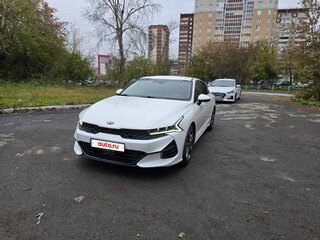 2021 Kia K5 III, белый, 2200000 рублей, вид 4
