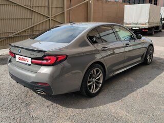 2021 BMW 5 серии 520d xDrive VII (G30/G31/G38) Рестайлинг, серый, 4800000 рублей, вид 4
