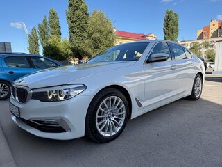 2017 BMW 5 серии 530i xDrive VII (G30/G31/G38), белый, 8000000 рублей, вид 1