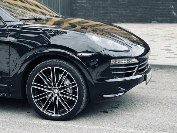 2011 Porsche Cayenne S II (958), чёрный, 2070000 рублей - вид 1