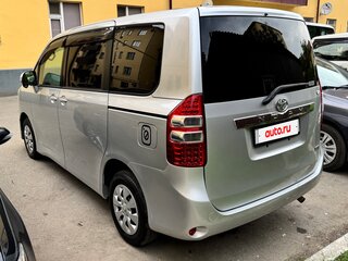 2010 Toyota Noah II (R70), серебристый, 500000 рублей, вид 3