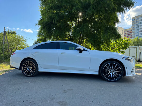 2020 Mercedes-Benz CLS 450 III (C257), белый, 5490000 рублей - вид 4