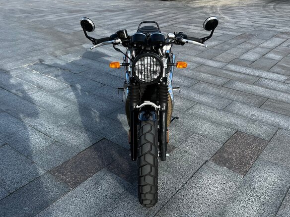 2025 Royal Enfield Continental GT, серебристый, 637000 рублей - вид 3