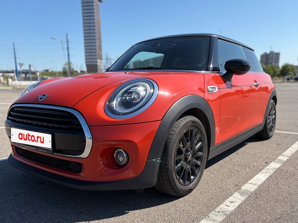 2021 Mini Hatch Cooper III (F55/F56) Рестайлинг, оранжевый, 2150000 рублей - вид 2