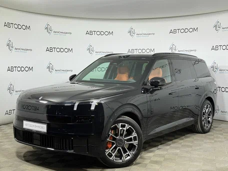 Lynk & Co 900