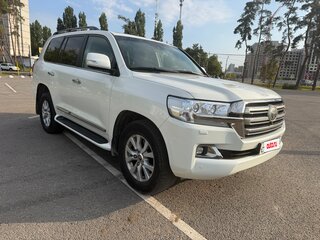 2015 Toyota Land Cruiser 200 Series Рестайлинг 2, белый, 5100000 рублей, вид 2