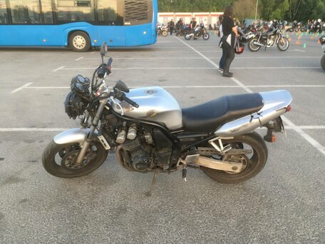 1999 Yamaha FZR600, серебристый, 160000 рублей, вид 3