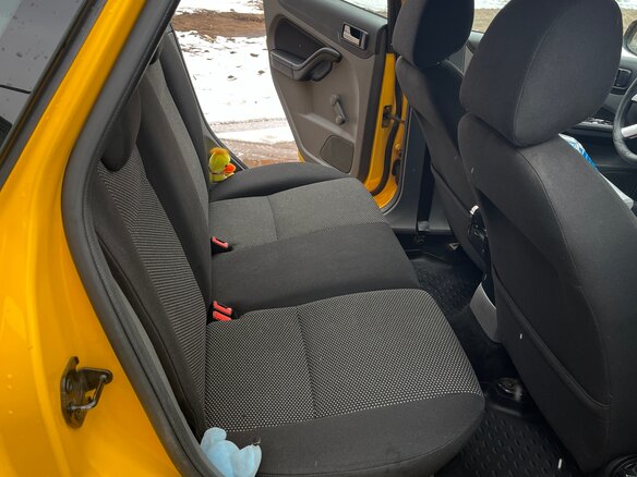 2011 Ford Focus II Рестайлинг, жёлтый, 400000 рублей - вид 14