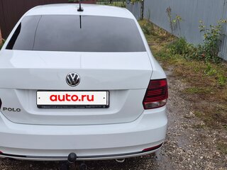 2018 Volkswagen Polo V Рестайлинг, белый, 1000000 рублей, вид 2