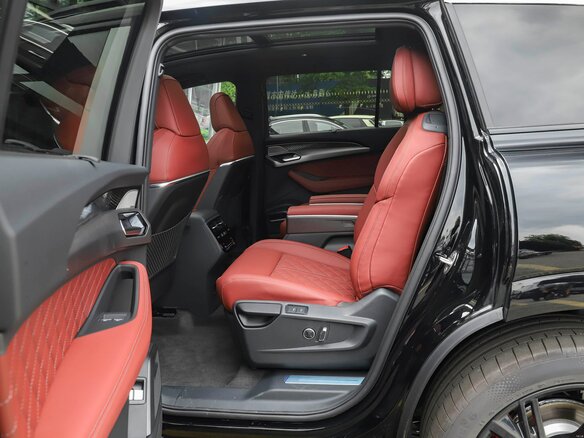 2026 Audi Q6 45 TFSI, чёрный, 5990000 рублей - вид 15