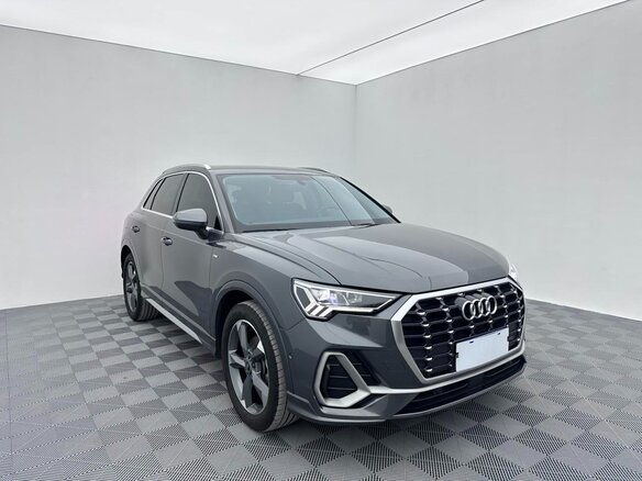 2023 Audi Q3 35 TFSI II (F3), серебристый, 2470000 рублей - вид 2