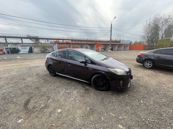 2013 Toyota Prius III Рестайлинг (XW30), фиолетовый, 950000 рублей - вид 13
