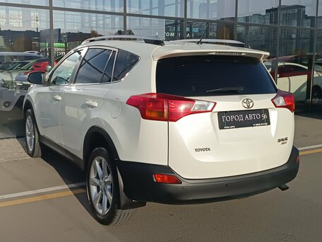 2015 Toyota RAV4 IV (XA40), белый, 1800000 рублей, вид 5