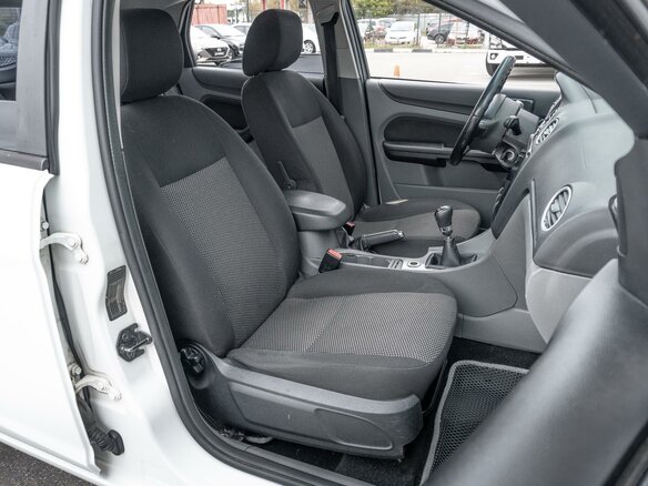 2011 Ford Focus II Рестайлинг, белый, 489000 рублей - вид 9