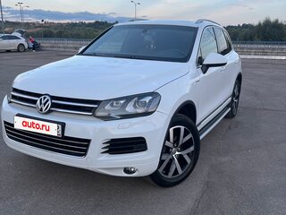 2014 Volkswagen Touareg II, белый, 2400000 рублей, вид 1