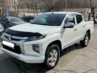 2020 Mitsubishi L200 V Рестайлинг, белый, 2100000 рублей, вид 3