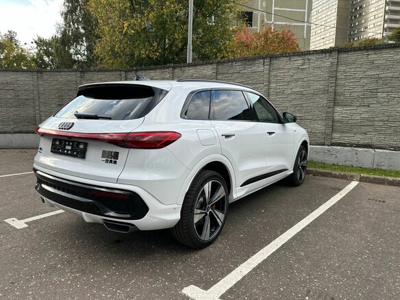 2026 Audi Q5 L III (GU), белый, 7350000 рублей - вид 2