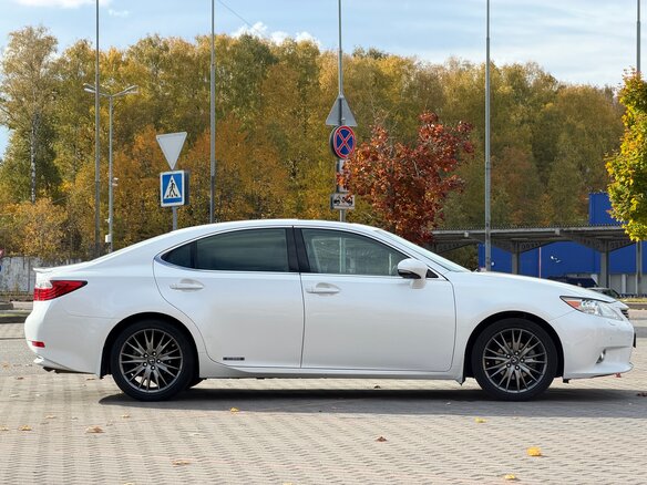 2014 Lexus ES 300h VI, белый, 2290000 рублей - вид 6