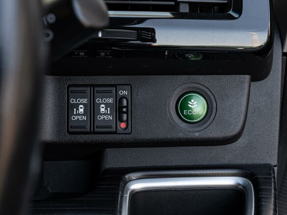 2016 Honda Stepwgn Spada V, чёрный, 2030000 рублей - вид 20