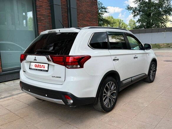 2016 Mitsubishi Outlander III Рестайлинг 2, белый, 2130000 рублей - вид 19