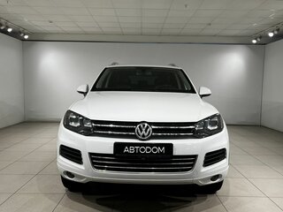 2013 Volkswagen Touareg II, белый, 1540000 рублей, вид 2