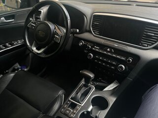 2021 Kia Sportage IV Рестайлинг, чёрный, 2350000 рублей, вид 5