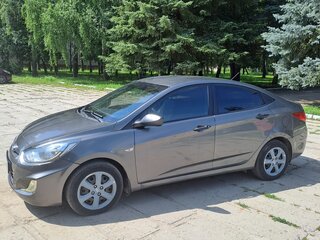 2013 Hyundai Solaris I, чёрный, 660000 рублей, вид 4
