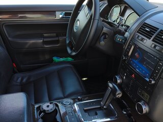 2005 Volkswagen Touareg I, чёрный, 500000 рублей, вид 3