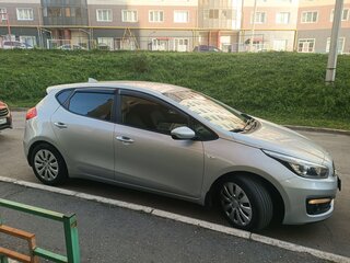 2017 Kia Ceed II Рестайлинг, серебристый, 1250000 рублей, вид 2