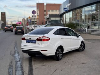 2015 Ford Fiesta Mk6 Рестайлинг, белый, 620000 рублей, вид 5