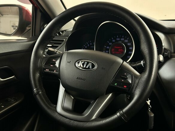 2013 Kia Rio 4-speed III, красный, 910000 рублей - вид 7