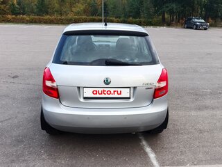 2012 Skoda Fabia II Рестайлинг, серебристый, 750000 рублей, вид 5