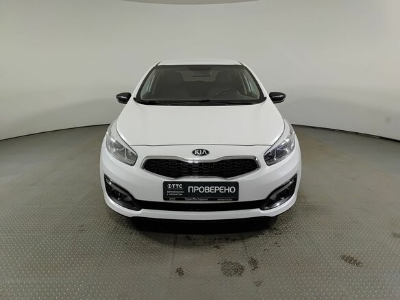 2017 Kia Ceed II Рестайлинг, белый, 1438000 рублей - вид 1
