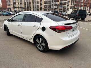 2018 Kia Cerato III Рестайлинг (Classic), белый, 1490000 рублей, вид 5