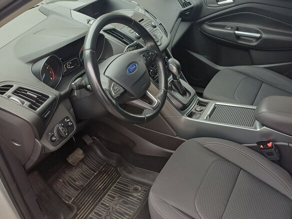 2017 Ford Kuga II Рестайлинг, серебристый, 1800000 рублей - вид 8