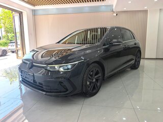2023 Volkswagen Golf VIII, чёрный, 1650000 рублей, вид 1