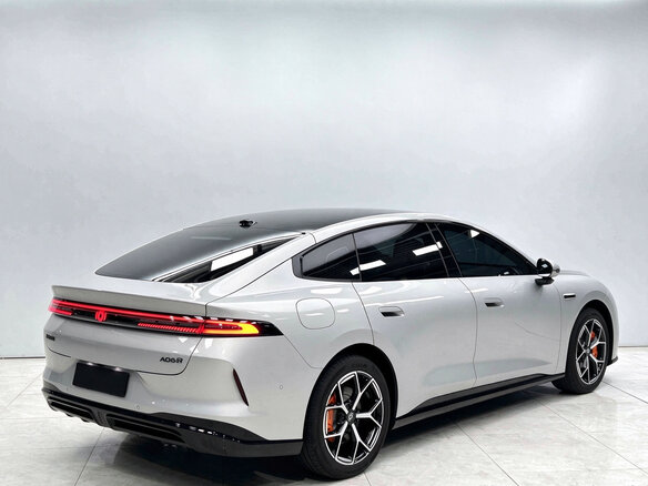 2025 Changan Qiyuan A06 28.39 kWh, серебристый, 2650000 рублей - вид 2