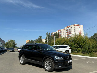 2018 Volkswagen Tiguan II, чёрный, 2830000 рублей, вид 3