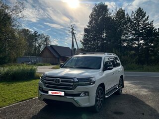 2016 Toyota Land Cruiser 200 Series Рестайлинг 2, белый, 6800000 рублей, вид 2