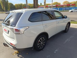 2014 Mitsubishi Outlander III, белый, 1380000 рублей, вид 3
