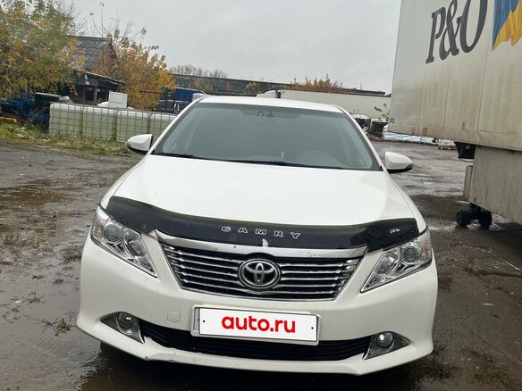 2014 Toyota Camry VII (XV50), белый, 1310000 рублей