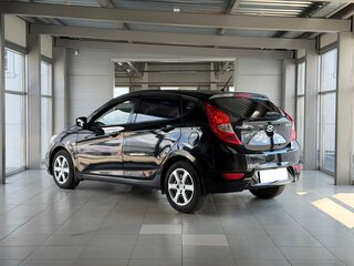 2013 Hyundai Solaris I, чёрный, 729000 рублей, вид 4