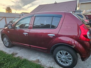 2013 Renault Sandero I, красный, 550000 рублей, вид 2