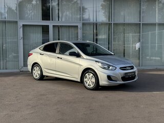 2013 Hyundai Solaris I, серебристый, 849000 рублей, вид 3
