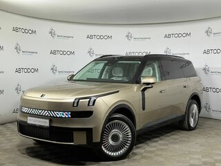 Lynk & Co 900