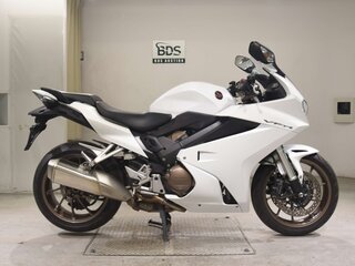 2010 Honda VFR 800, белый, 646000 рублей, вид 1